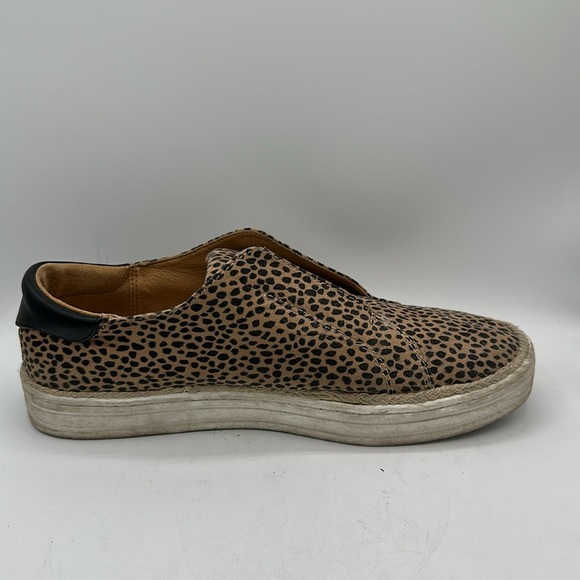 Universal Thread leopard print slip-on sneakers, size 8 - Picture 2 of 10